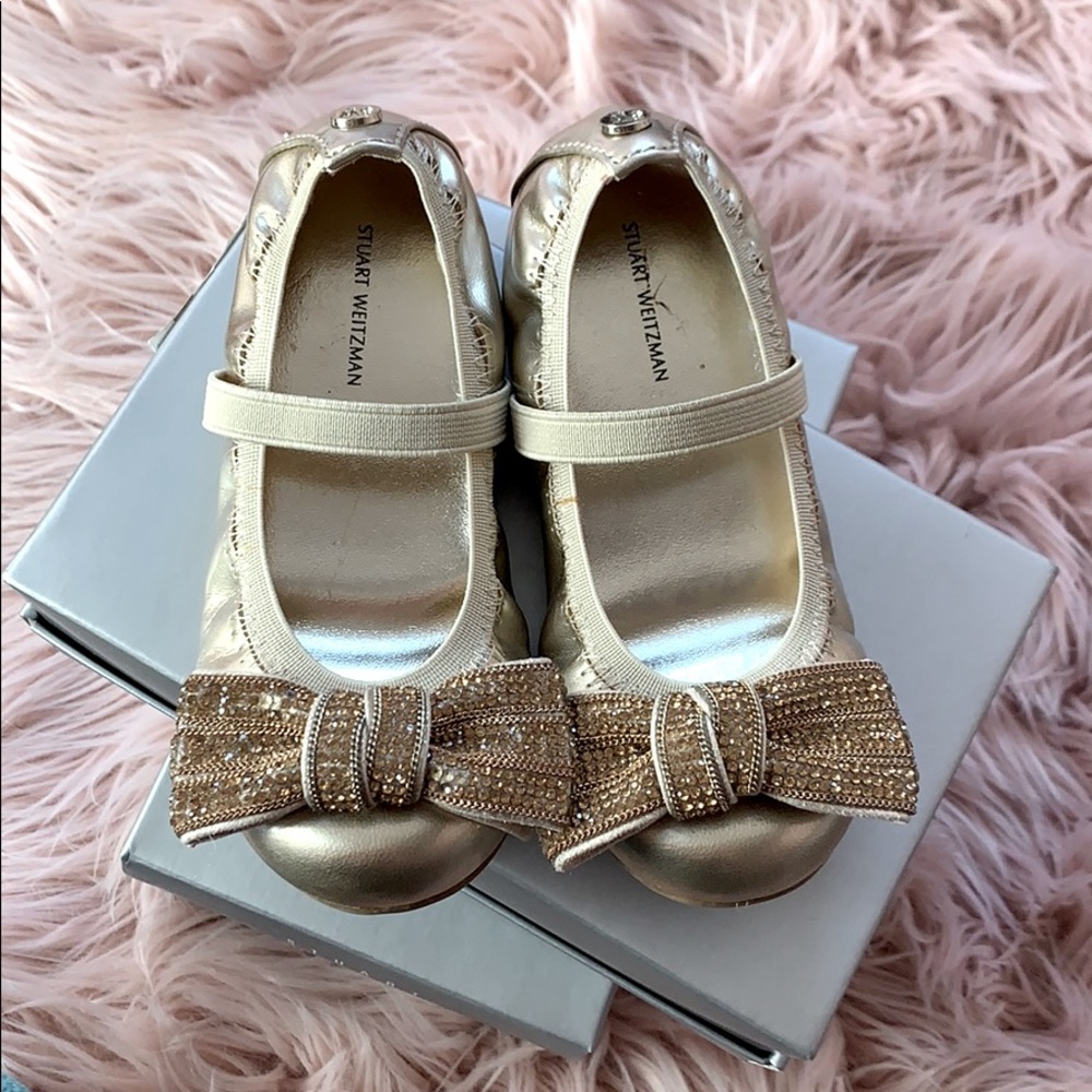 Stuart Weitzman gold dress shoes